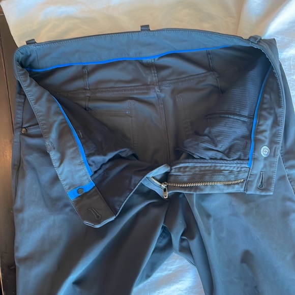 Lululemon on the move gray pants - Picture 4 of 7